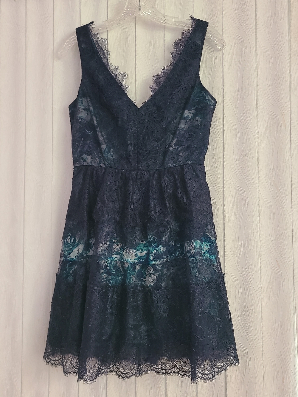 BCBGMaxazria Sz 2 Navy Lace Overlay Layered Lightweight V-Neck Sleeveless Dress
